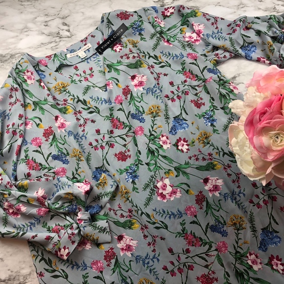 Violet & Claire Tops - {NEW} Violet and Claire Flowy Floral Top
